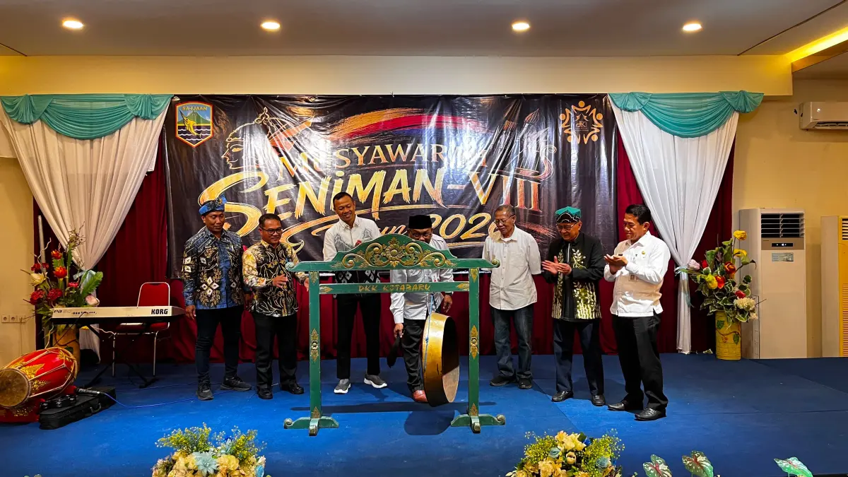 DIBUKA: Saat berlangsungnya pembukaan Musyawarah Seniman di Kotabaru. (Foto: DKD untuk Radar Banjarmasin)&nbsp;