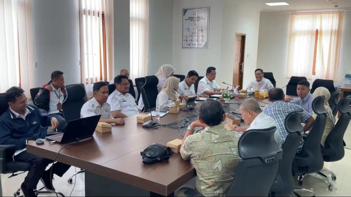 Komisi III DPRD Kota Banjarmasin menggelar rapat evaluasi bersama Dinas PUPR Kota Banjarmasin, Rabu (10/6/2026). DPRD menyoroti lambannya pembebasan lahan NUFReP tahap 2 dan 3 yang dinilai dapat mengancam pemanfaatan dana World Bank.(Endang Syarifuddin/Radar Banjarmasin)&nbsp;