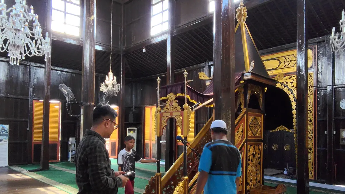 KAJIAN: Tim Ahli Cagar Budaya HSS saat lakukan kajian ke ODCB HSS. (Foto: TACB HSS untuk Radar Banjarmasin)&nbsp;