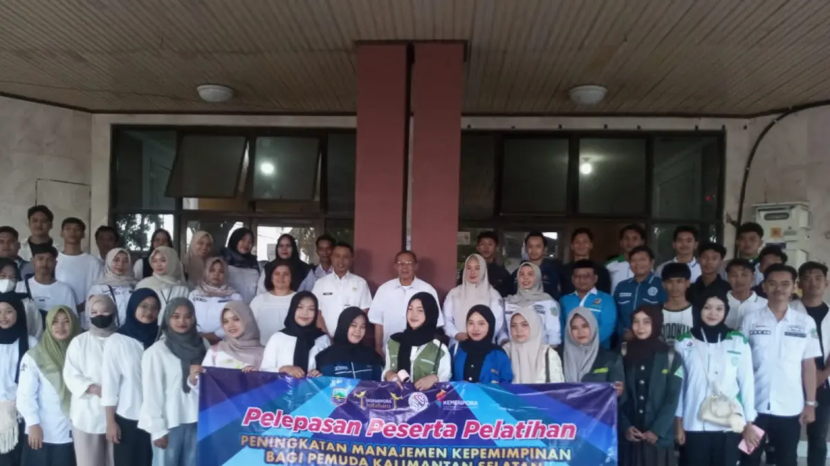 PELEPASAN: Jajaran Disparpora Kotabaru melepas 30 pemuda Kabupaten Kotabaru menuju pelatihan kepemimpinan dan digitalisasi pemasaran di Kabupaten Tanah Bumbu pada 10-11 Juni 2026.(Foto: Disparpora Kotabaru)