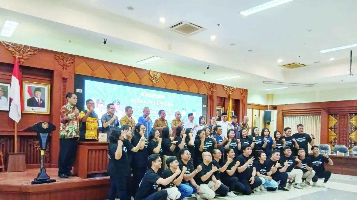 PELEPASAN: Kontingen Lembaga Pengembangan Paduan Suara Gerejawi (LPPD) Kalsel saat mengikuti pelepasan menuju Pesparawi Nasional 2026, Selasa (9/6).&nbsp;