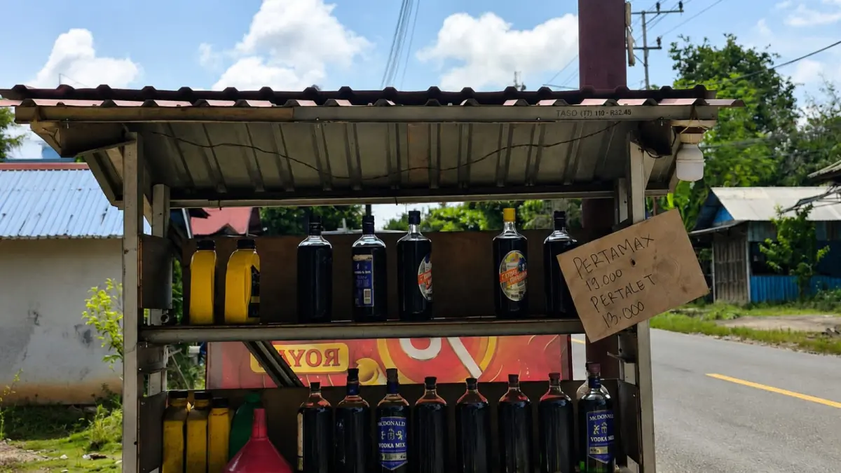 Pengecer di HST sudah mulai menaikan harga BBM jenis Pertamax. (Jamaluddin/Radar Banjarmasin).