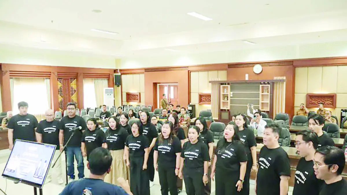 BERSIAP: Kontingen Lembaga Pengembangan Paduan Suara Gerejawi (LPPD) Kalsel saat menuju Pesparawi Nasional 2026, Selasa (9/6).&nbsp;
