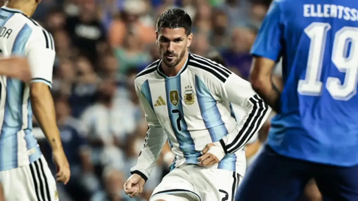 BERTEKAD: Pemain Timnas Argentina, Rodrigo De Paul bertekad bawa negaranya pertahankan gelar juara Piala Dunia.&nbsp;
(Dok. IG/@afaseleccion)