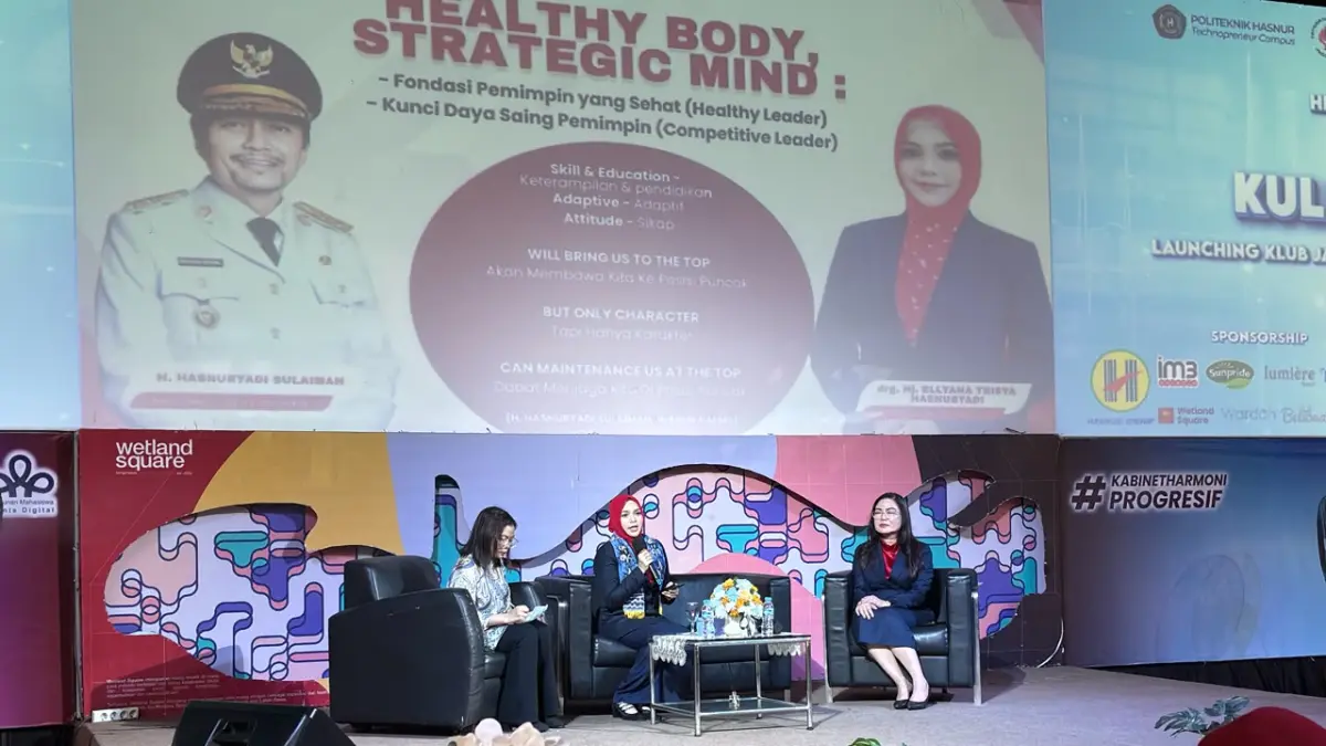 drg. Ellyana Trisya mengisi kuliah umum yang digelar Himpunan Mahasiswa Bisnis Digital Polhas di Wetland Square Banjarmasin. (Zulvan Rahmatan/Radar Banjarmasin)
