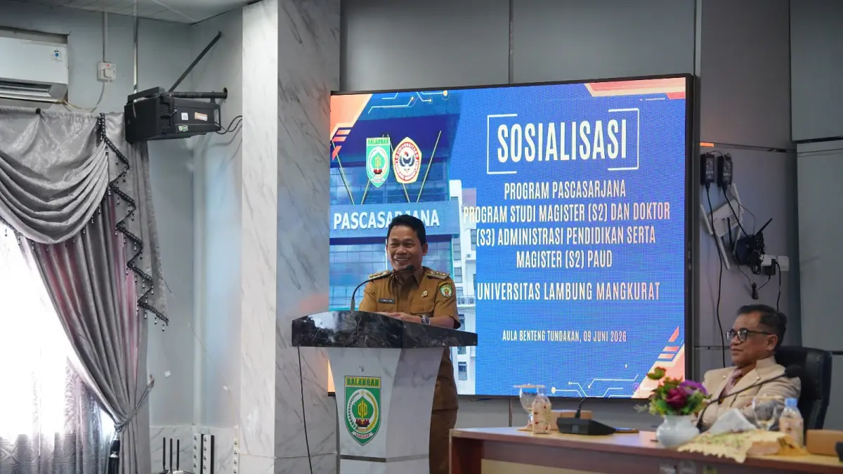 DUKUNG PENINGKATAN SDM: Bupati Balangan, Abdul Hadi, memberikan sinyal dukungan terkait Program Pascasarjana Universitas Lambung Mangkurat (ULM). (Taufik untuk Radar Banjarmasin)
