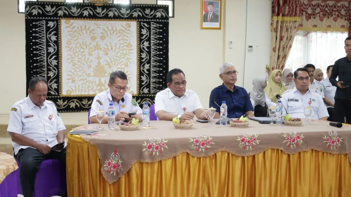 KUALITAS: Bupati HSU, H Sahrujani (tiga dari kiri) dan Wabup&nbsp; HSU, Hero Setiawan (kemeja hitam) hadir dalam rakor bidang kesehatan di Mes Negara Dipa, Rabu (10/6/2026). (Foto: Pemkab HSU)&nbsp;