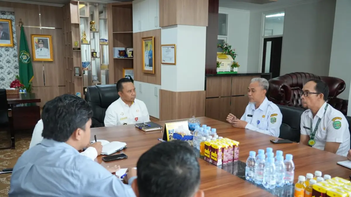 MINTA PENJELASAN: Bupati Tapin H Yamani meminta penjelasan ke manajemen RSUD Datu Sanggul terkait keluhan di IGD.
Foto Prokopim Setda Tapin&nbsp;