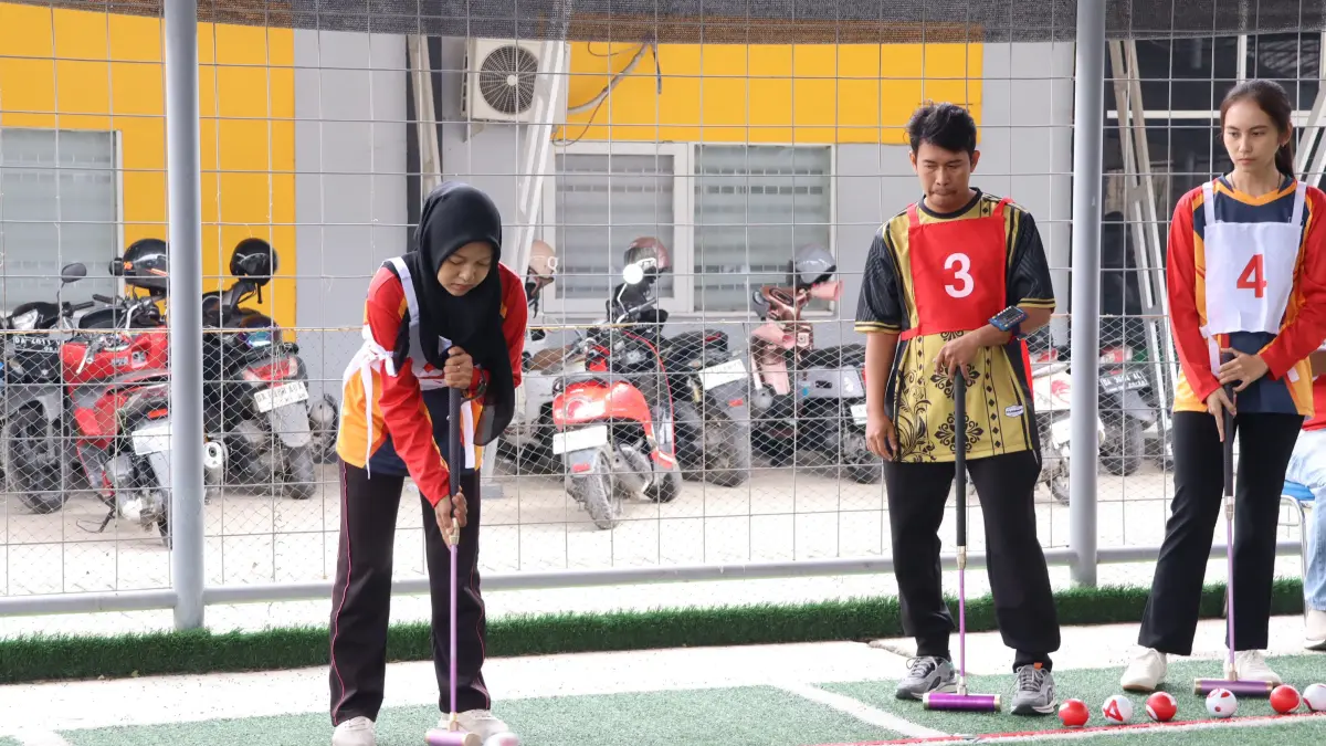GATEBALL: Para peserta Turnamen Gateball Walikota Cup Banjarmasin 2026 bertanding di Lapangan PJN 1 Banjarmasin, Jumat (12/6/2026). (M Idris Jian Sidik)