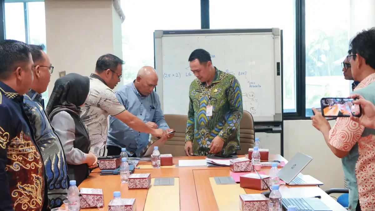 MENDATANGI: Rombongan Bupati Kotabaru saat mendatangi Kemendagri di Jakarta.
(Foto: Prokopim Setda Kotabaru)&nbsp;