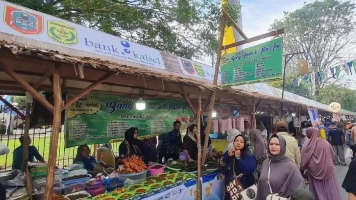 Salah satu contoh pelaku IKM yang sempat berjualan di Pasar Wadai Ramadan Banjarmasin 2026.(Dok. Radar Banjarmasin)