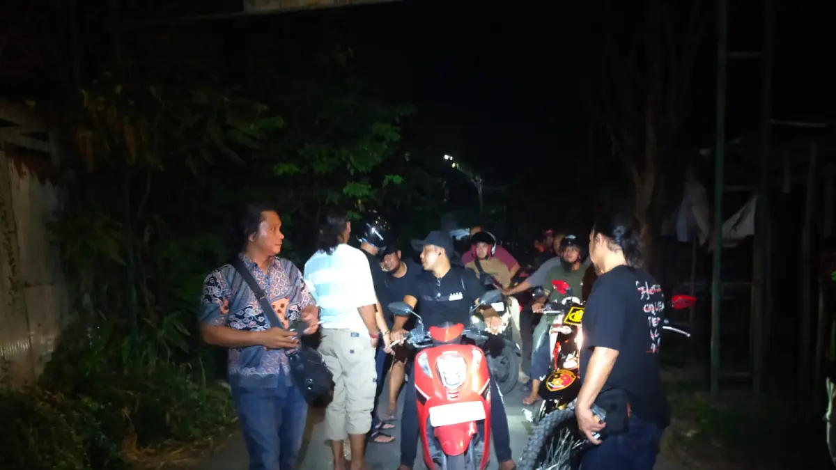 Satpol PP juga memasang spanduk imbauan sebagai upaya menjaga ketertiban dan mencegah pelanggaran norma di ruang publik.(Foto: Maulana/Radar Banjarmasin)