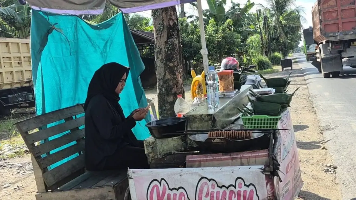 UMKM: Salah satu UMKM yang masih bertahan di HST sampai saat ini adalah penjual wadai cincin.
