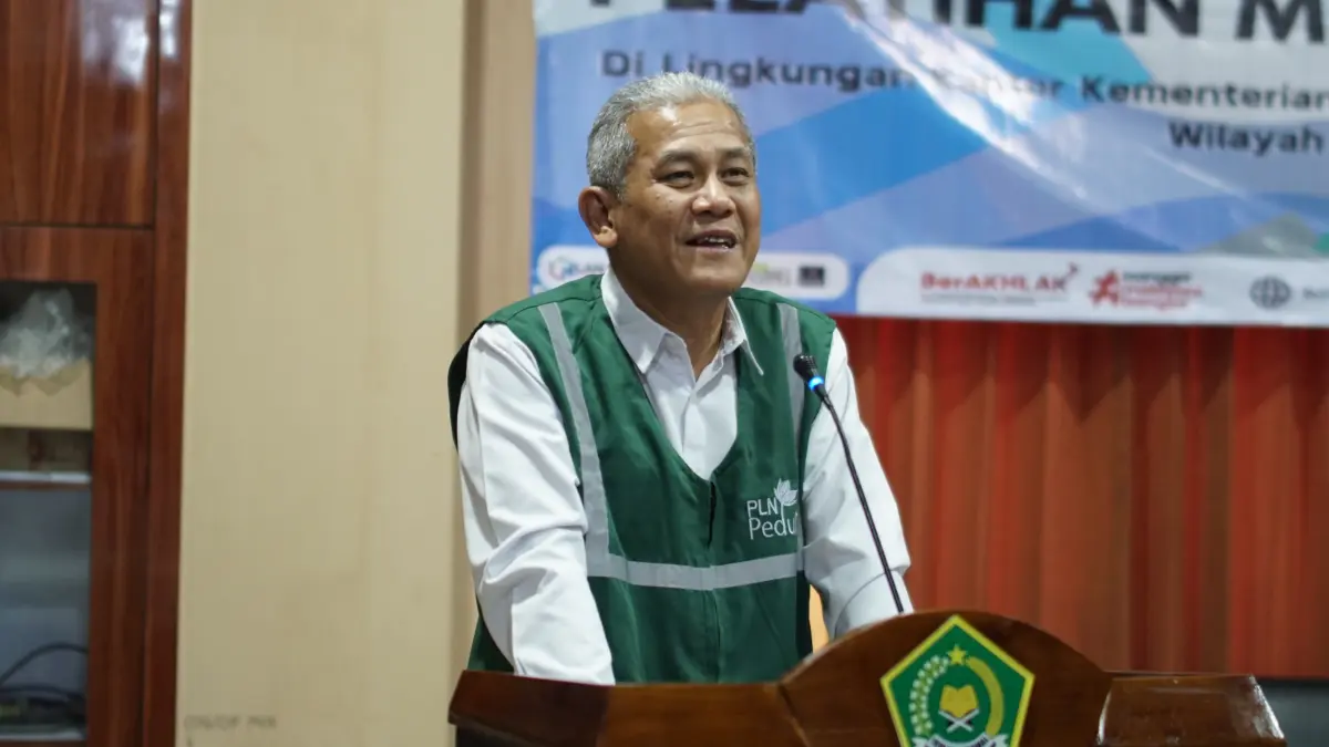 KEPEDULIAN: Senior Manager Keuangan, Komunikasi, dan Umum PLN UID Kalselteng, Faharudin Fajar menjelaskan Program Madrasah Digital merupakan salah satu bentuk kontribusi nyata PLN menciptakan dampak sosial yang berkelanjutan bagi masyarakat.