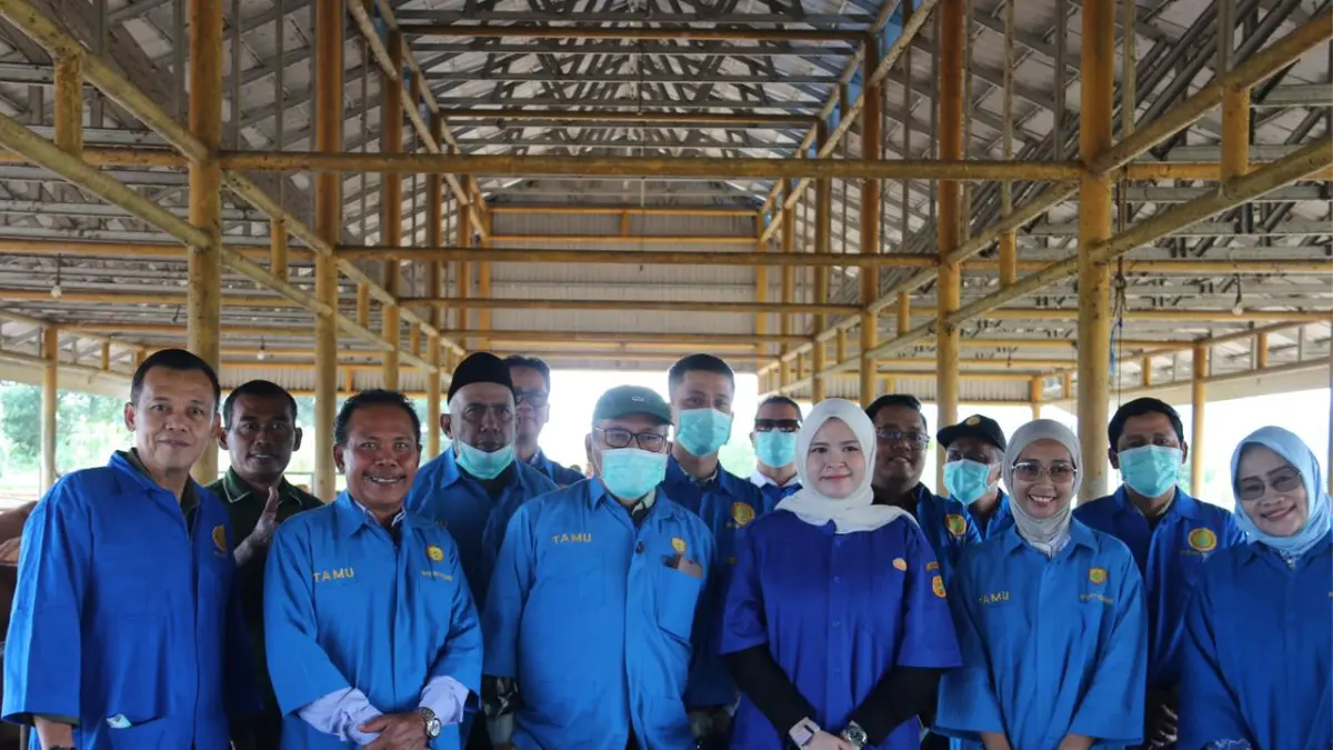 DUKUNG: Wakil Ketua DPRD Provinsi Kalsel, Desy Oktavia Sari bersama sejumlah anggota Komisi II DPRD Kalsel foto bersama saat melakukan kunjungan kerja ke BPTU-HPT Pelaihari, Jumat (12/6/2026).