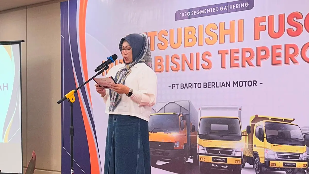 GATHERING: Lely Mardiyah Branch Manager PT Barito Berlian Motor Basirih saat memberi sambutan di acara Gathering di Grand Maya Hotel Banjarbaru, Jumat (12/6/2026).&nbsp;