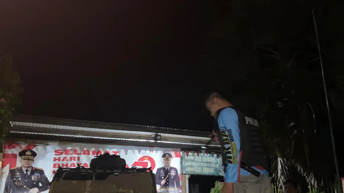 LANGKA: Tumpukan tabung gas LPG 3 kilogram atau gas melon yang saat ini keberadaannya tengah dikeluhkan oleh warga Paringin. (M Dirga/ Radar Banjarmasin)