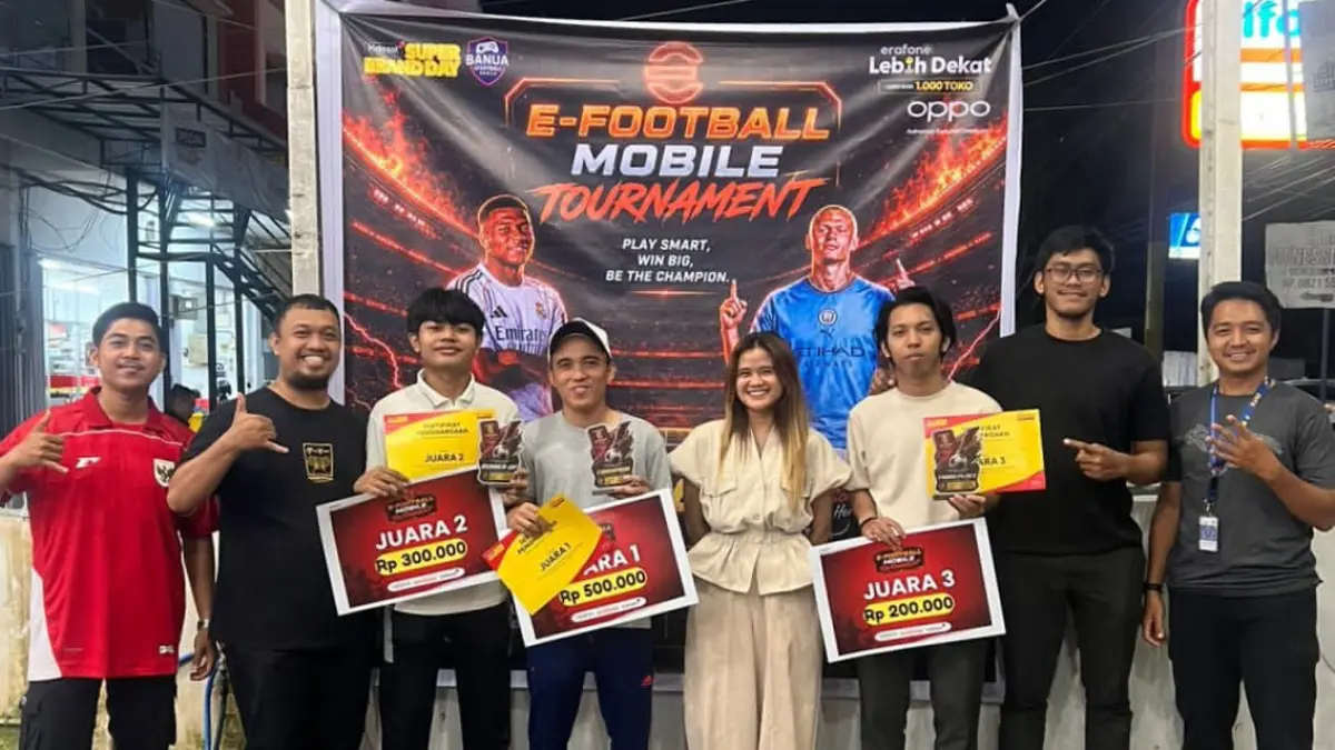 SELAMAT: Para juara Turnamen eFootball Mobile yang digelar Erafone Banjarmasin bekerja sama dengan komunitas Banua eFootball Mobile di Erafone Banuanyar, Banjarmasin, Sabtu (13/6/2026).(Foto: Banua eFootball Mobile)