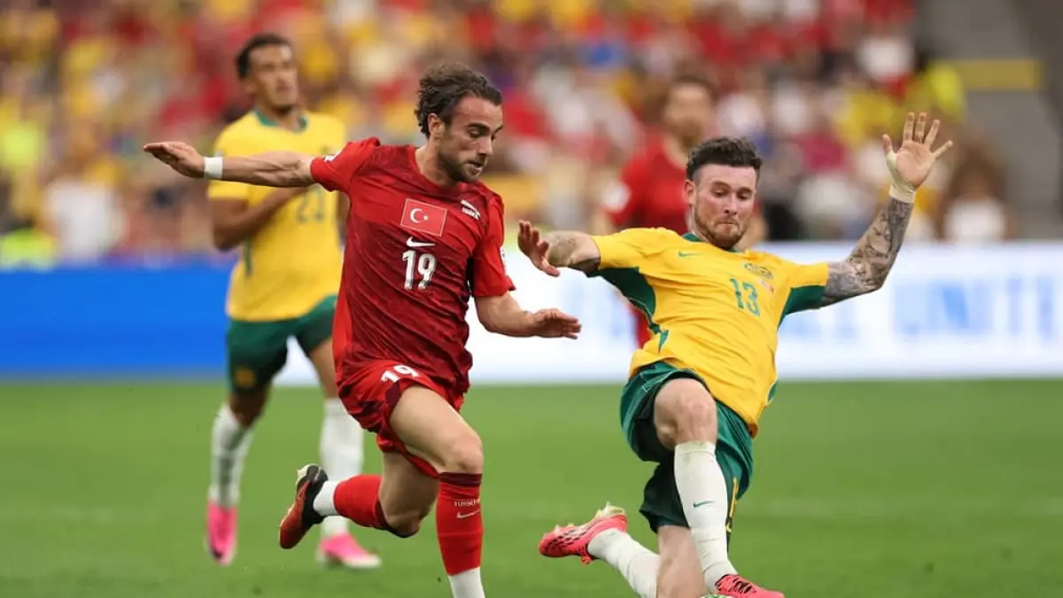 BINTANG: Sengatan serangan balik cepat Socceroos sukses meredam dominasi penguasaan bola Turki. Nestory Irankunda jadi bintang kemenangan Australia di Grup D.
(AFP)
