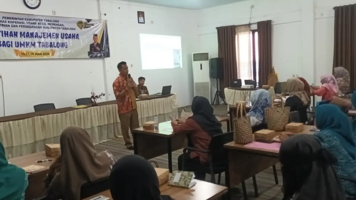 MENGUTARAKAN: Para pelaku UMKM di Tabalong saat mengutarakan masalah pemasaran. (Foto : Ibnu Dwi Wahyudi/ Radar Banjarmasin)