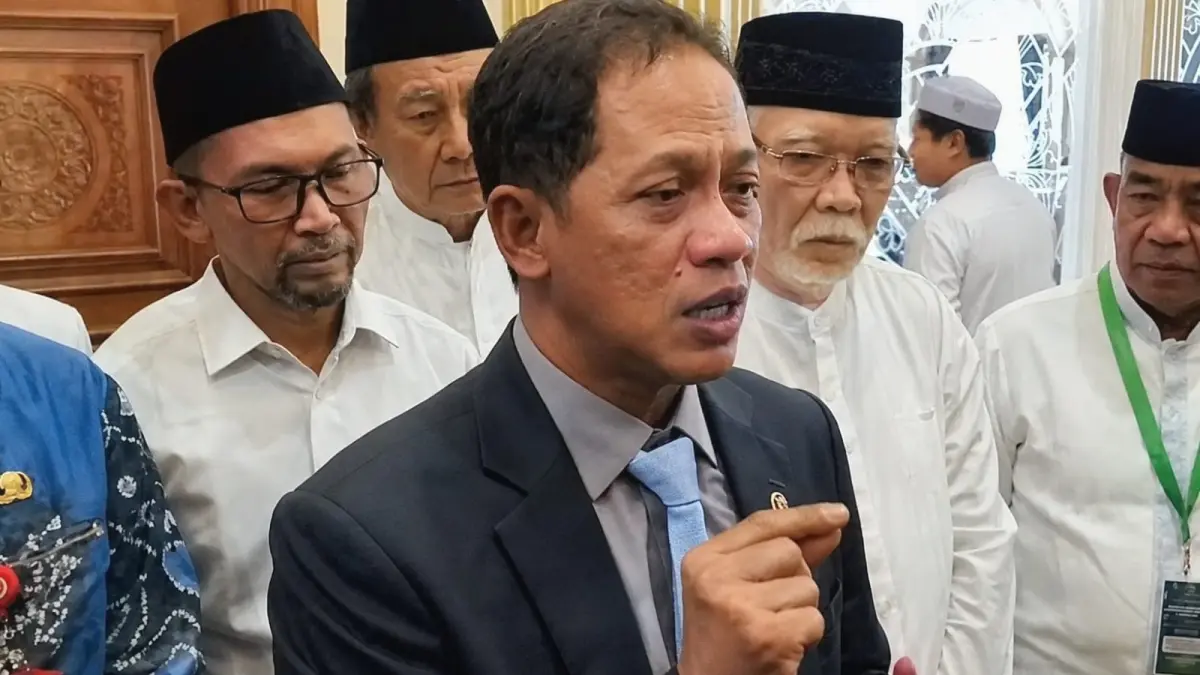 MENJELASKAN: Wakil Menteri Koordinator Bidang Pangan, Hanif Faisol Nurofiq memberikan keterangan kepada awak media usai menghadiri Mukerda I dan Dialog Kebangsaan MUI Kalimantan Selatan di Banjarbaru, Senin (15/6/2026).&nbsp;