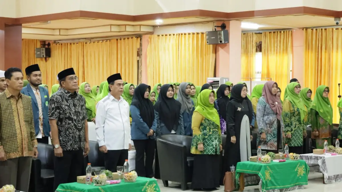 MOMEN: Bupati HSU, H Sahrujani (dua dari kiri) hadir dan membuka Pelatihan Tajhiz Al-Janazah yang digelar PC Muslimat NU Amuntai di Aula KH Idham Chalid, Minggu (14/6/2026).(Foto: Pemkab HSU)