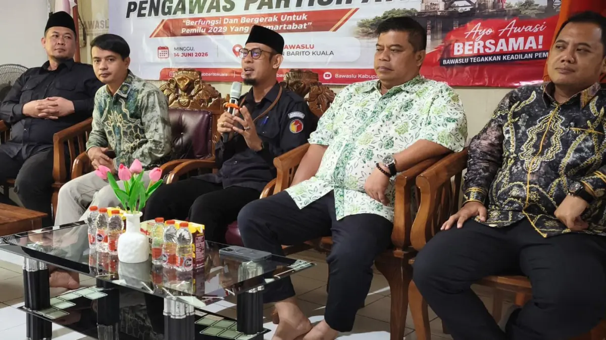 P2P: Ketua Bawaslu Batola Muhammad Syaifi bersama jajaran Bawaslu Kalsel saat membuka kegiatan Pendidikan Pengawas Partisipatif (P2P) di Kantor Bawaslu Batola.