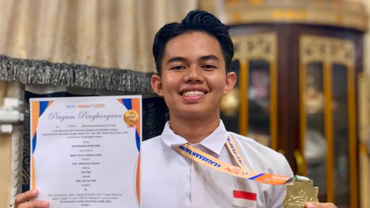 PRESTASI: Muhammad Noor Ihsaf mempersembahkan medali emas KSN 2026 untuk HSU di Kejuaraan Sains Nasional.