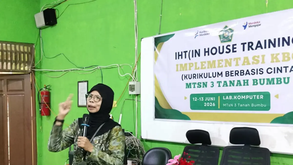 TRAINING: Kegiatan In House Training (IHT) Implementasi Kurikulum Berbasis Cinta (KBC) sebagai upaya meningkatkan kompetensi guru dalam menyusun dan melaksanakan pembelajaran.