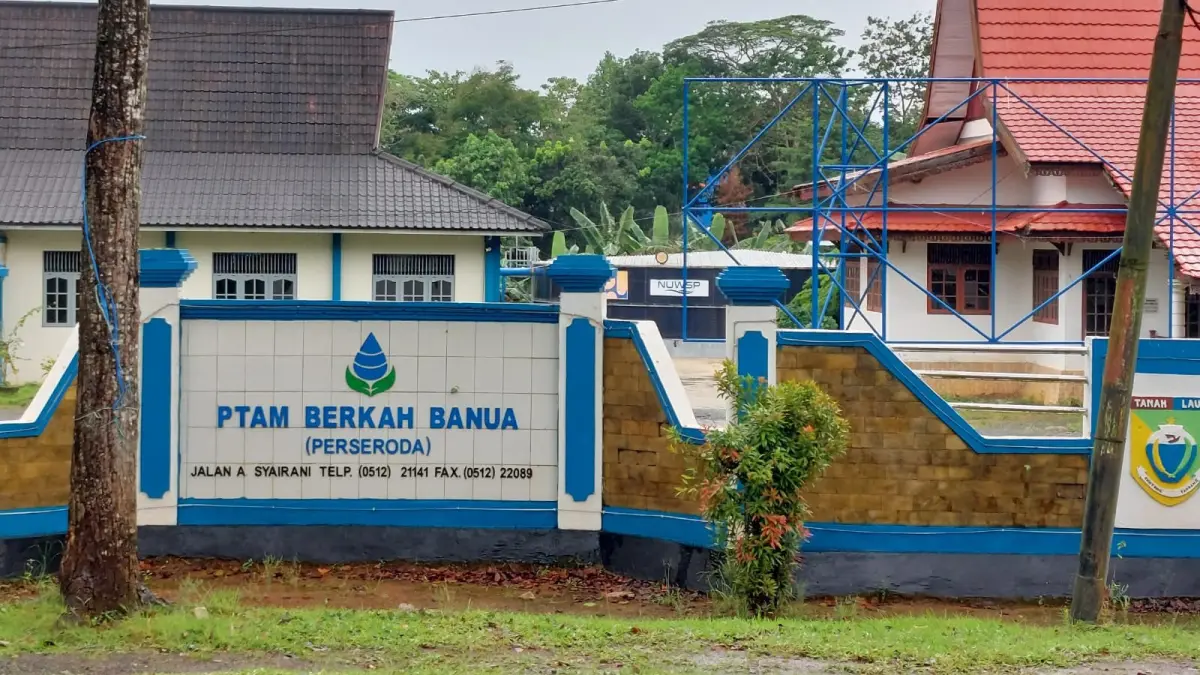 KANTONG PARKIR: Halaman Kantor PT AMBB yang disiapkan Dishub Tala sebagai kantong parkir kegiatan Islamic Expo 2026.