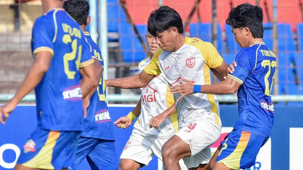 MENGHADAPI: Pemain Persemar Martapura saat menghadapi Cimahi United pada laga terakhir Grup Q babak 32 besar nasional Liga 4 Piala Presiden 2025/2026 di Stadion Gelora Goentoer Darjono, Purbalingga, Jawa Tengah, Senin (15/6/2026). (Dok Persemar)