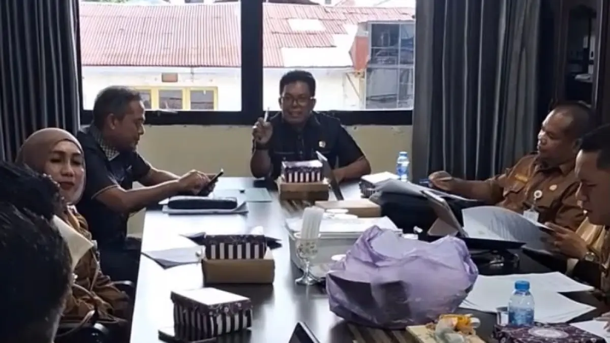 Rapat Kerja DPRD dengan Bagian Hukum Setda Kotabaru membahas Raperda Pilkades. (Rahmad untuk Radar Banjarmasin)