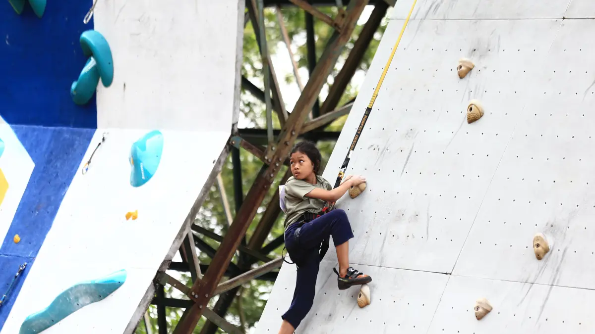 BERSIAP: Atlet muda FPTI Kalimantan Selatan bersiap mengikuti Kejuaraan Nasional Panjat Tebing Kelompok Umur 2026 di Jakarta, 18–22 Juni 2026. (M Idris Jian Sidik)