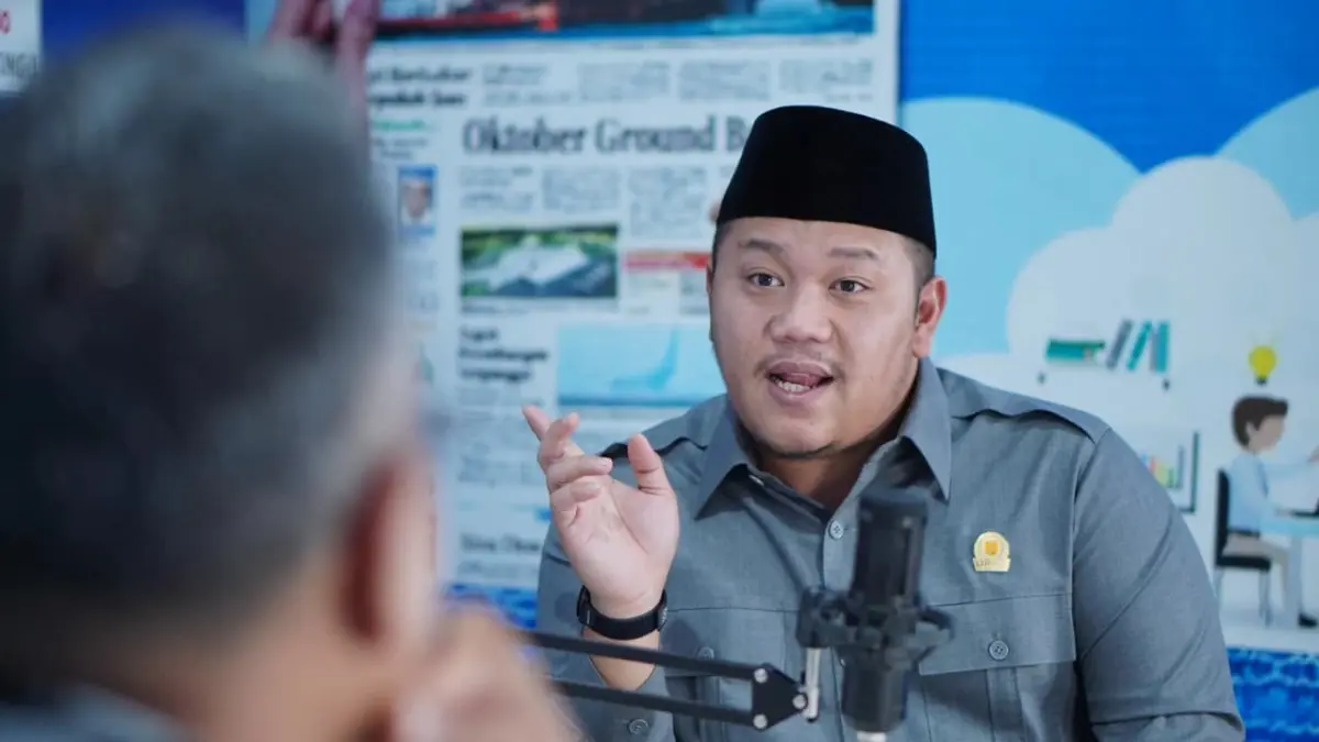 Ketua DPRD Kota Banjarbaru, Gusti Rizky saat podcast dengan Radar Banjarmasin. (Radar Banjarmasin)