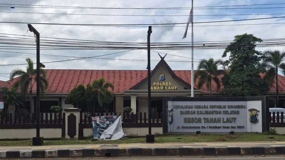 MAPOLRES TALA: Personel Polres Tala telah mengamankan terduga pelaku percobaan rudapaksa anak di bawah umur di Kecamatan Pelaihari. (Foto: Norsalim Yahya/Radar Banjarmasin)