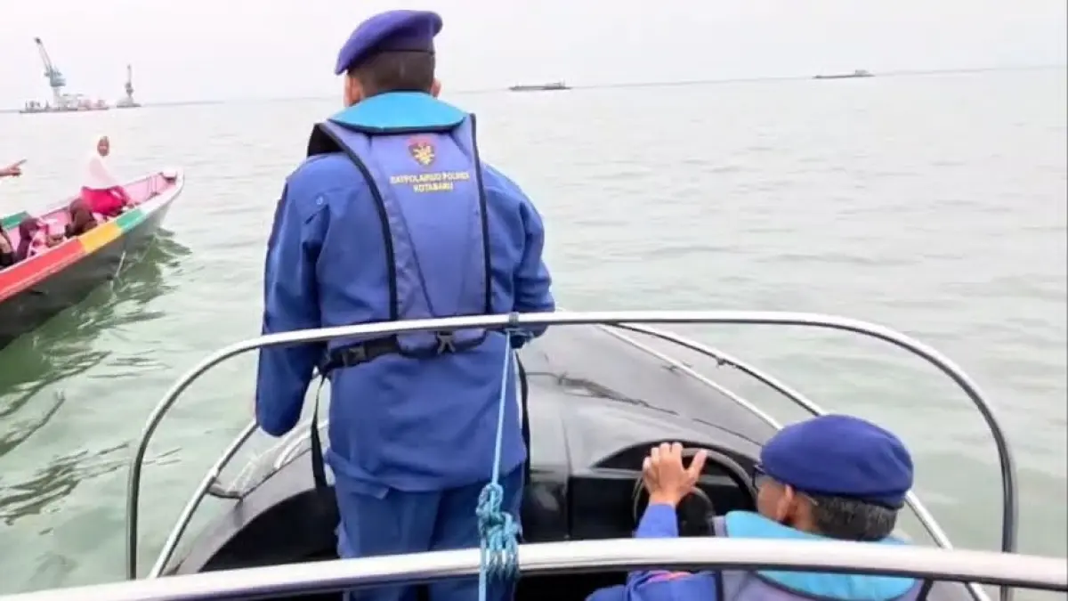 PEMANTAUAN: Satpolairud Polres Kotabaru melakukan patroli di laut Kotabaru.(Foto: Arsip Satpolairud Polres Kotabaru)&nbsp;
