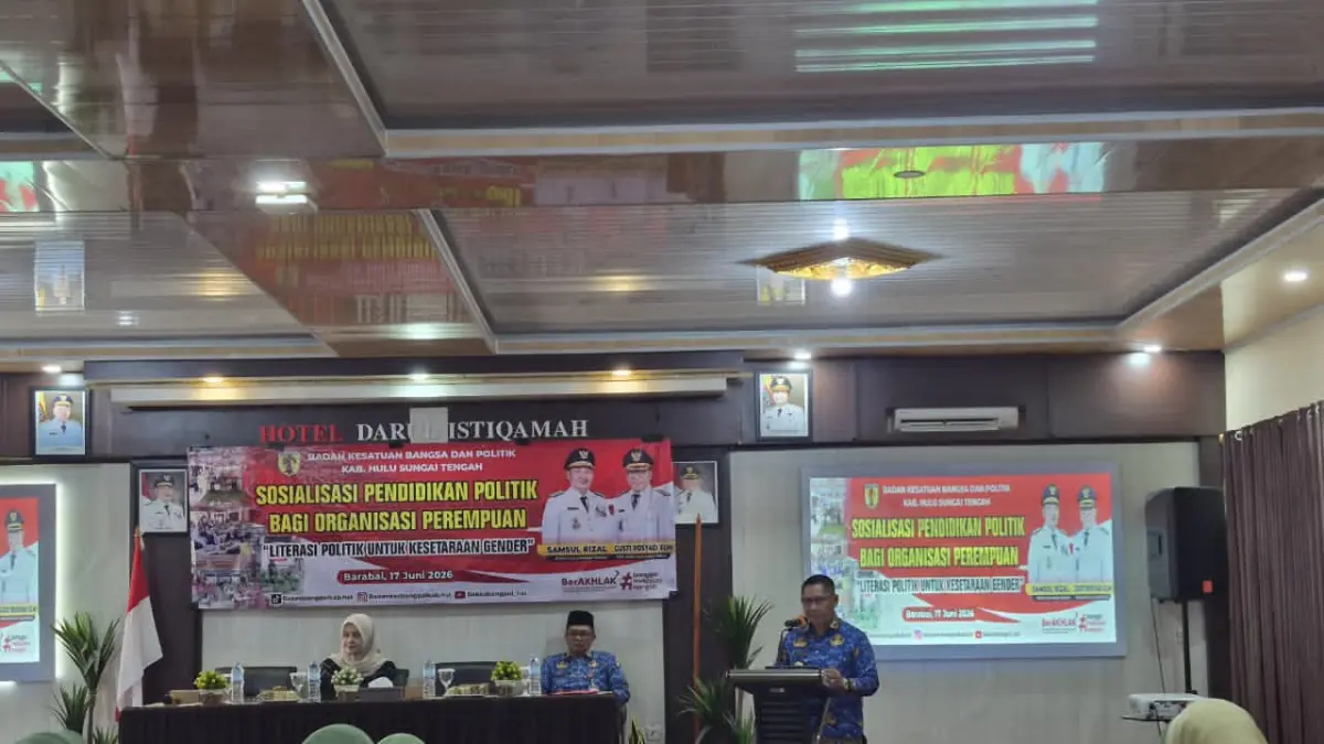 SAMBUTAN: Bupati HST Samsul Rizal saat melakukan sambutan di acara Sosialisasi Pendidikan Politik bertema “Literasi Politik untuk Kesetaraan Gender” yang digelar Badan Kesatuan Bangsa dan Politik (Kesbangpol) HST di Hotel Darul Istiqamah Barabai, Rabu (17/6/2026). (Foto: Jamaluddin/Radar Banjarmasin)