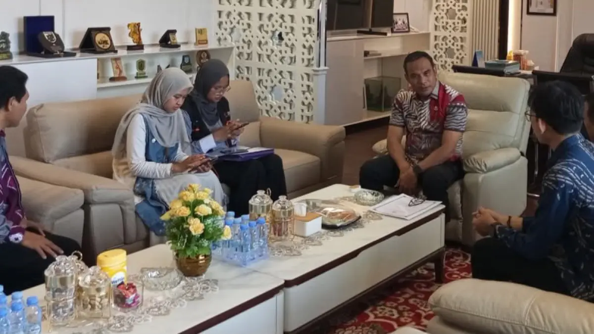 DIDATA: Wabup Kotabaru Syairi Mukhlis saat pertama kali di data BPS Kotabaru tahun ini.&nbsp;