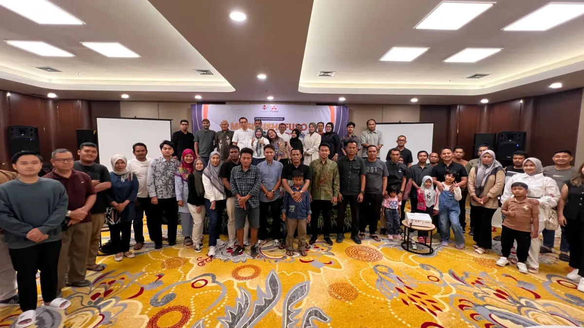 Foto bersama para konsumen