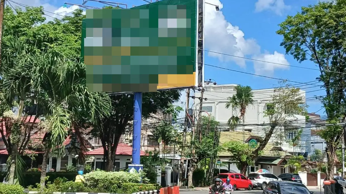 IKUTI ATURAN: Salah satu reklame yang berdiri di Banjarmasin. Satpol PP Banjarmasin sudah punya datanya.