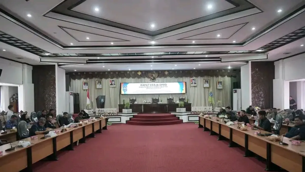 KUA-PPAS: DPRD HSS beserta jajaran Eksekutif dalam Rapat Kerja pembahasan KUA-PPAS.(Foto: DPRD HSS)&nbsp;