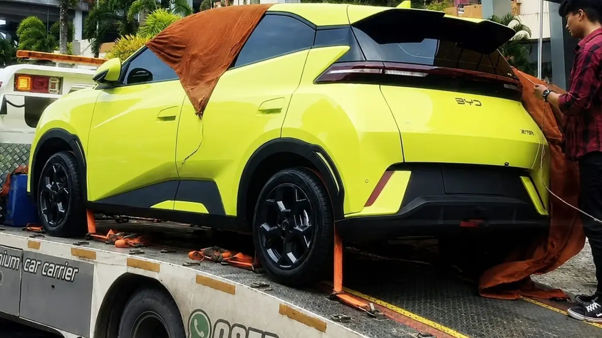 MOBIL LISTRIK: Kenaikan harga harga Bahan Bakar Minyak (BBM) nonsubsidi menjadi pemicu tingginya permintaan mobil listrik. (Foto: Fadlan Zakiri/Radar Banjarmasin)