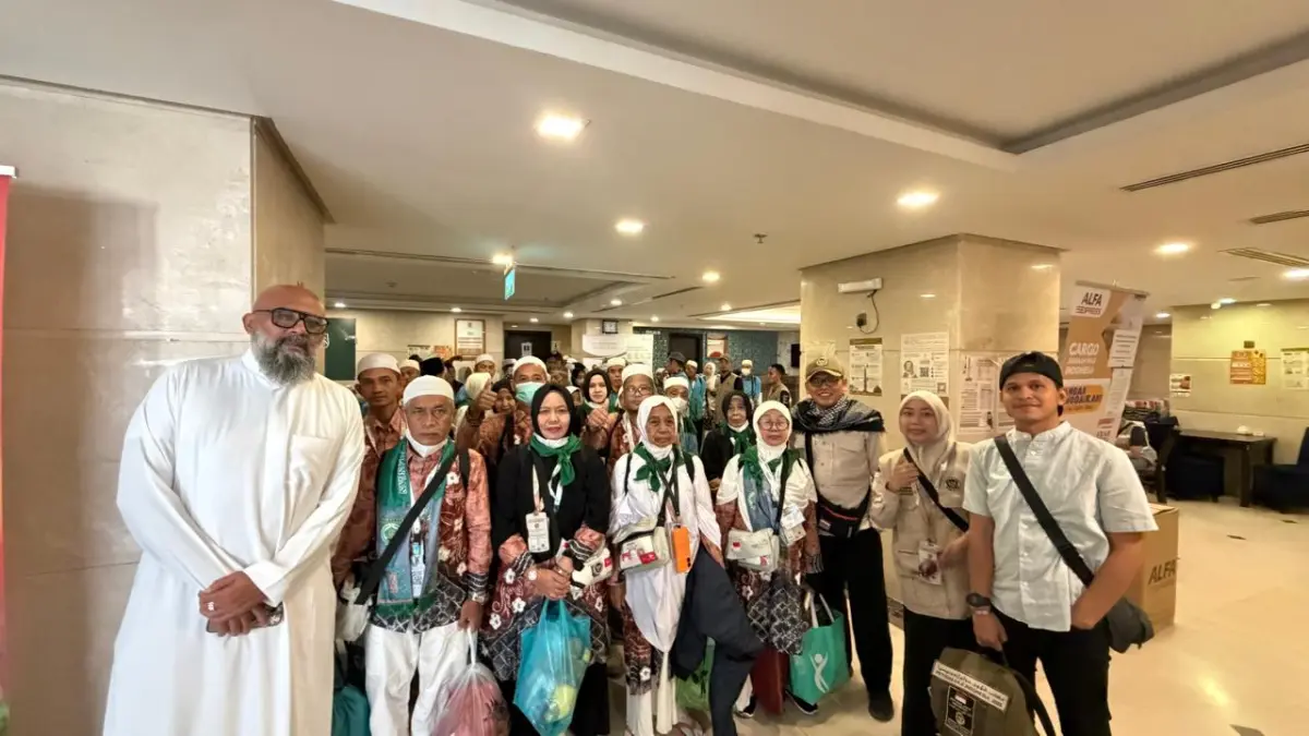 Rombongan jemaah haji Kloter 16 gabungan Kabupaten Balangan dan Kabupaten Hulu Sungai Utara saat berada di Madinah dalam rangkaian pelaksanaan ibadah haji tahun 2026. (Petugas Haji Daerah Balangan