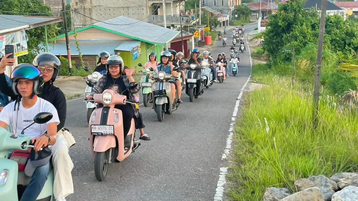 SERU: Puluhan riders Filano dan Fazzio melakukan rolling city di Muara Teweh dalam event Classy Ride and Chill, Sabtu (13/6/2026).(Foto-foto: PT STSJ Yamaha Kalselteng)&nbsp;