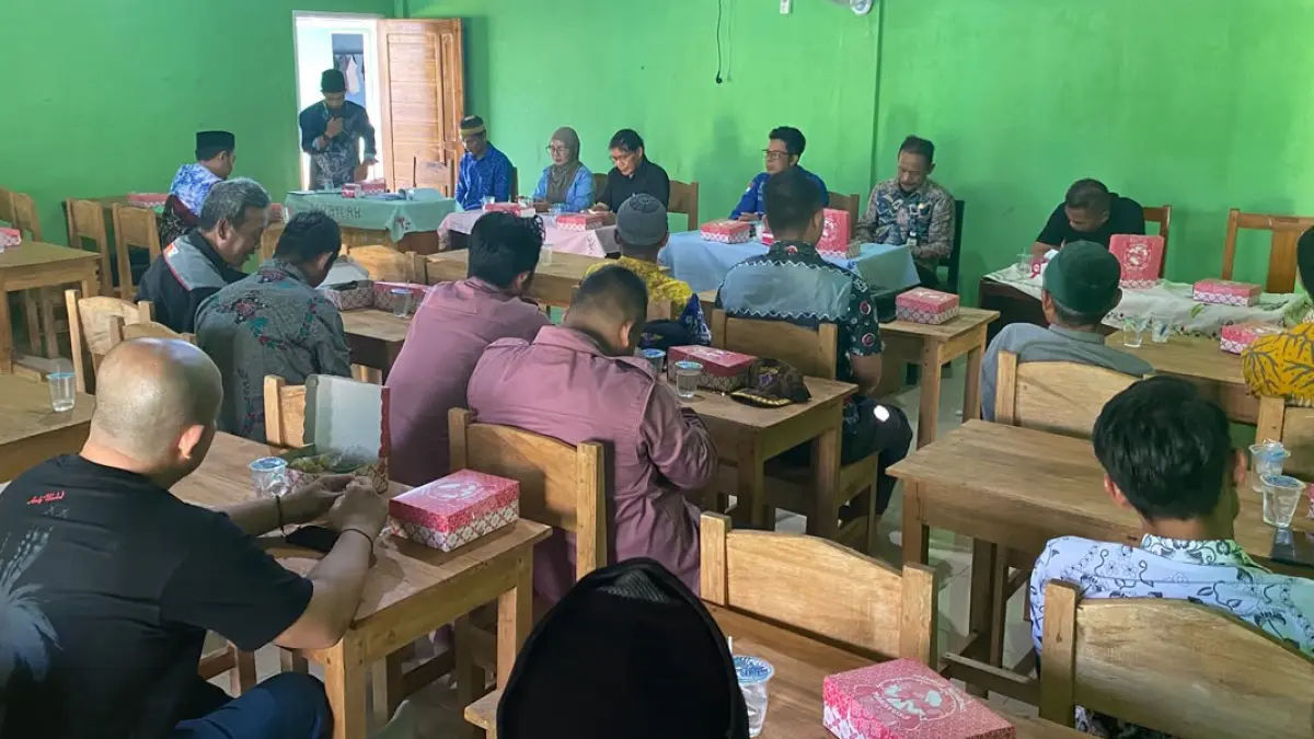 VERIFIKASI: Tim Dinas Pendidikan Kalsel mengecek kesiapan administrasi, lahan, dan bangunan SMK Islam Terpadu (IT) Raudhatul Aminin di Desa Sukamaju, Kecamatan Sampanahan, Kotabaru.  