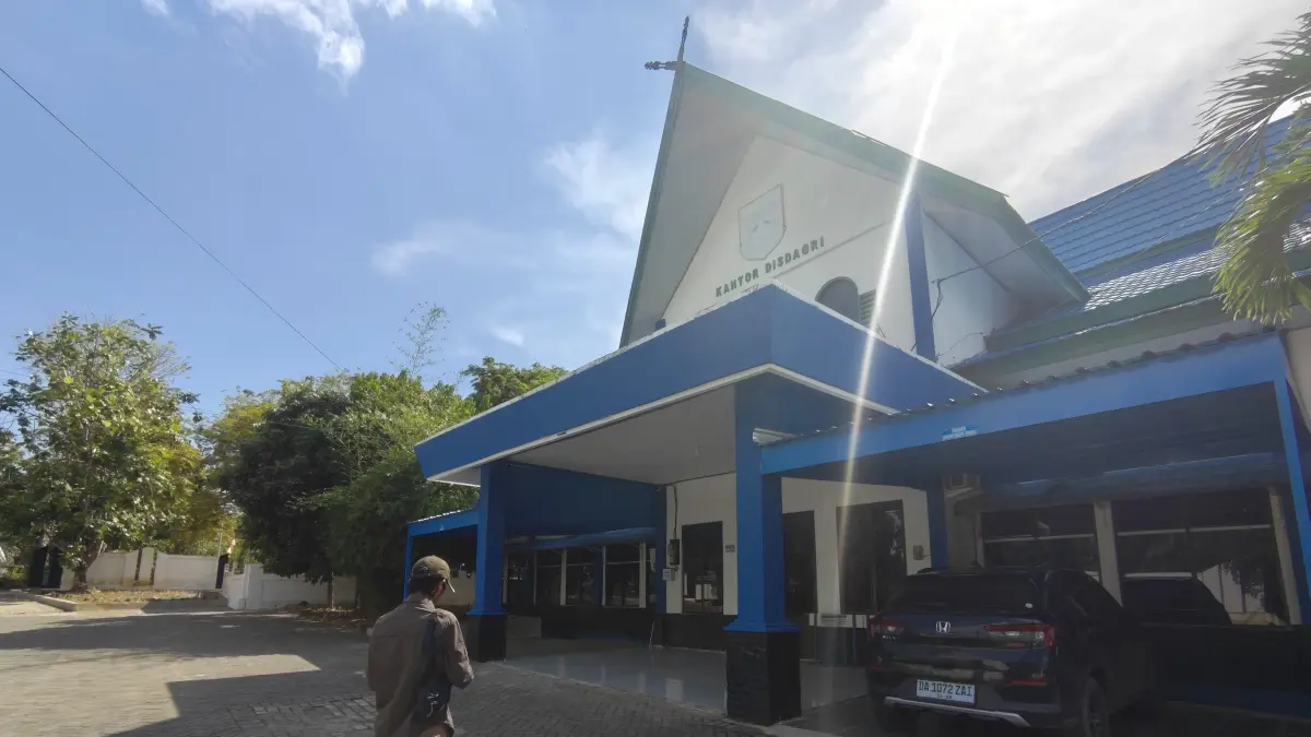 BELUM TEREALISASI: Kantor Dinas Koperasi, Usaha Mikro, Perdagangan, dan Perindustrian (Diskumdagri) Kabupaten Tanah Bumbu yang jadi lokasi peluncuran Kios sembako Murah Juni ini.(Foto: Zulqarnain/Radar Banjarmasin)