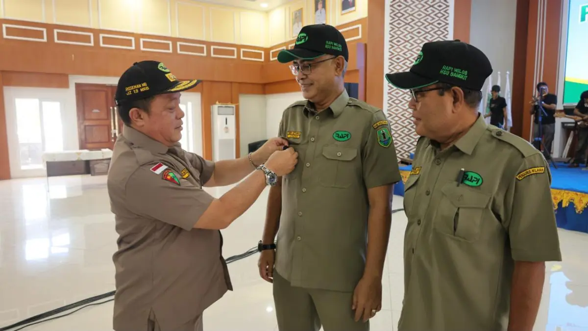 MOMEN: Hero Setiawan resmi dikukuhkan sebagai Ketua Umum RAPI Wilayah 09 Kabupaten HSU oleh Ketua RAPI Kalsel, Rosehan NB di Gedung Abdul Wahid, Amuntai, Kamis (18/6/2026).(Foto: Pemkab HSU)