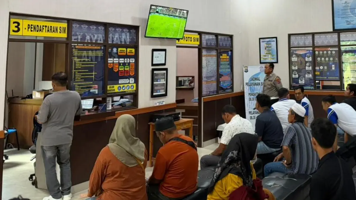 NONTON BOLA: Sambil mengurus SIM dan SKCK, masyarakat bisa melaksanakan nobar Piala Dunia 2026.