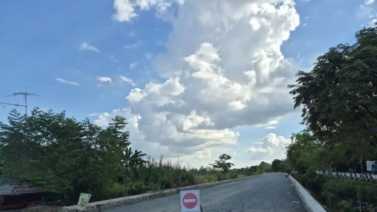 PROYEK PRESTISIUS: Jalur kedua jalan lingkar Kapar-Walangsi sebagian sudah dilakukan pengerasan. (Foto: Jamaluddin/Radar Banjarmasin)