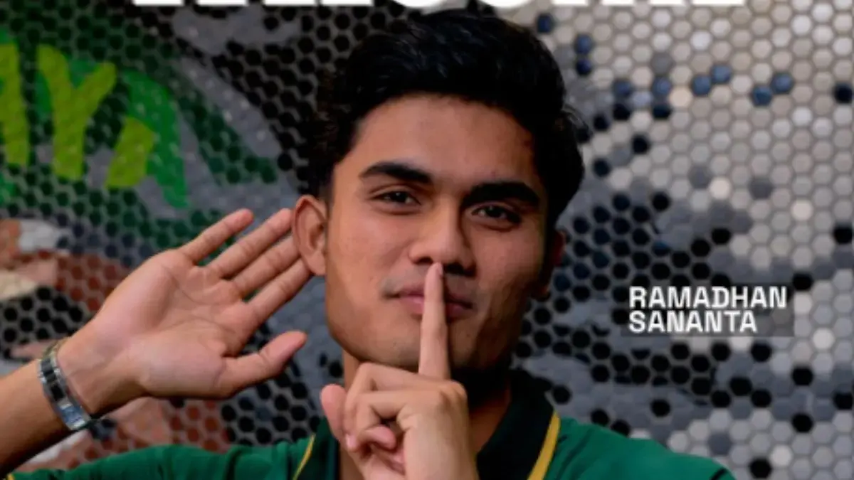 RESMI: Ramadhan Sananta resmi diperkenalkan sebagai pemain baru Persebaya Surabaya untuk menghadapi Super League 2026/2027 bersama pelatih Bernardo Tavares.&nbsp;
(Persebaya)